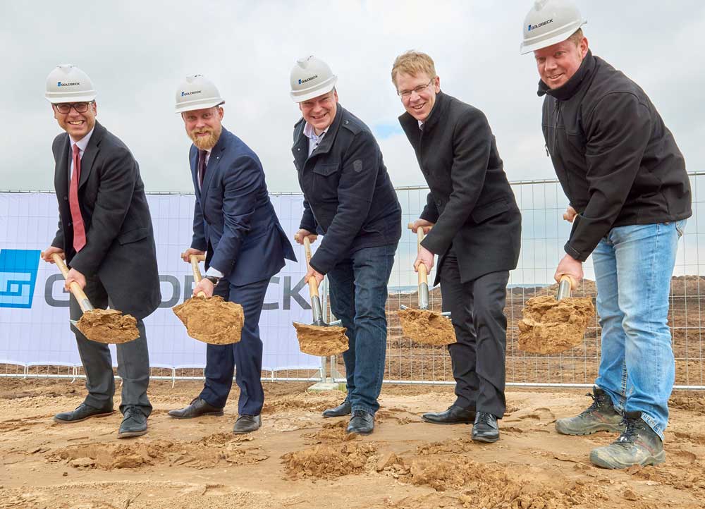 Spatenstich für das Distributionszentrum für Antriebsriemen und Oberflächenmaterialien in Langenhagen (v. l.): Hilmar Albrecht, Bauunternehmen Goldbeck GmbH, Benjamin Bertram, Bertram Projektmanagement GmbH, Mirko Heuer, Bürgermeister Langenhagen, Philip Nelles, Leiter des Continental-Standorts Hannover-Vahrenwald, Stefan Lejeune, Architekturbüro architekten allianz – lejeune & pflüger GmbH. Foto: Continental