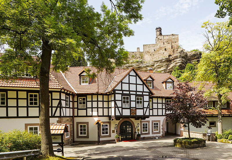 Das Fachwerkgebäude des BurgHotels aus dem 17. Jahrhundert wurde im Jahr 2012 umfassend saniert. Im gleichen Jahr erreichte das Hotel die Fünf-Sterne-Zertifizierung. Foto: Hardenberg BurgHotel