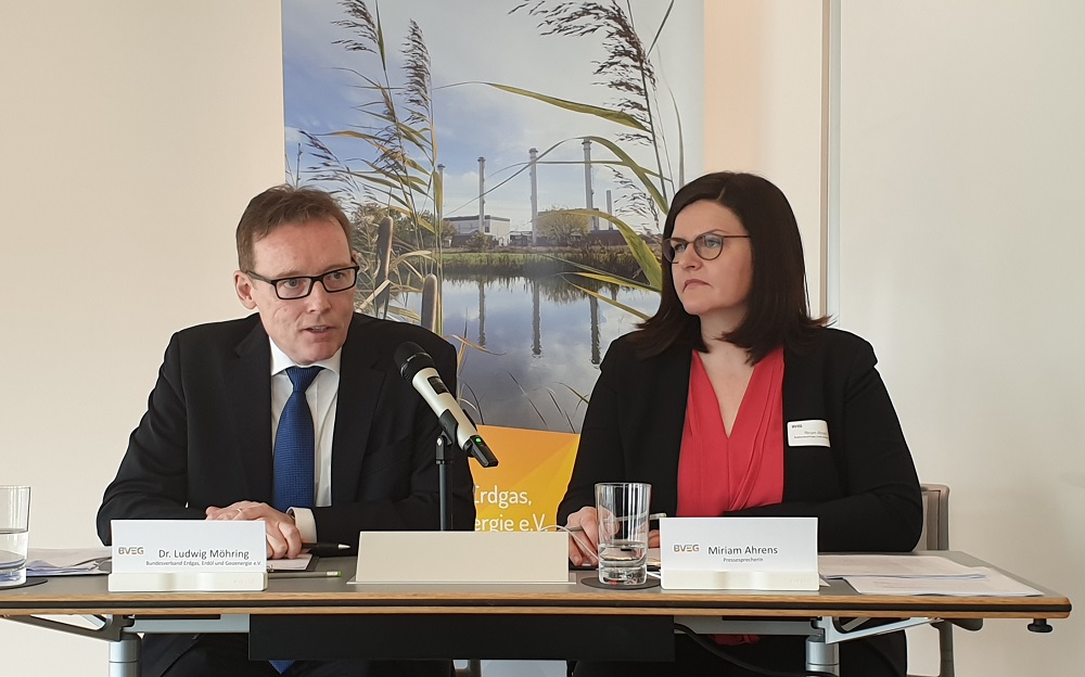 BVEG Pressegespräch in Hannover mit Hauptgeschäftsführer Dr. Ludwig Möhring (li.) und Miriam Ahrens, Pressesprecherin des Verbands. Foto: Georg Thomas.