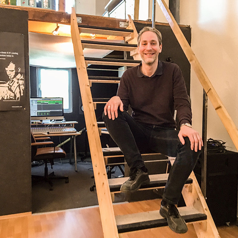 Joseph-Dominik Amslinger in seinem Studio in der alten Gummifabrik im hannoverschen Stadtteil Wülfel. Foto: Barbara Dörmer