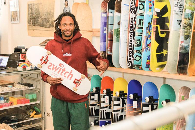 Jasata Joseph hat sein Hobby mit dem Switch Skateshop zum Beruf gemacht. Foto: Georg Thomas